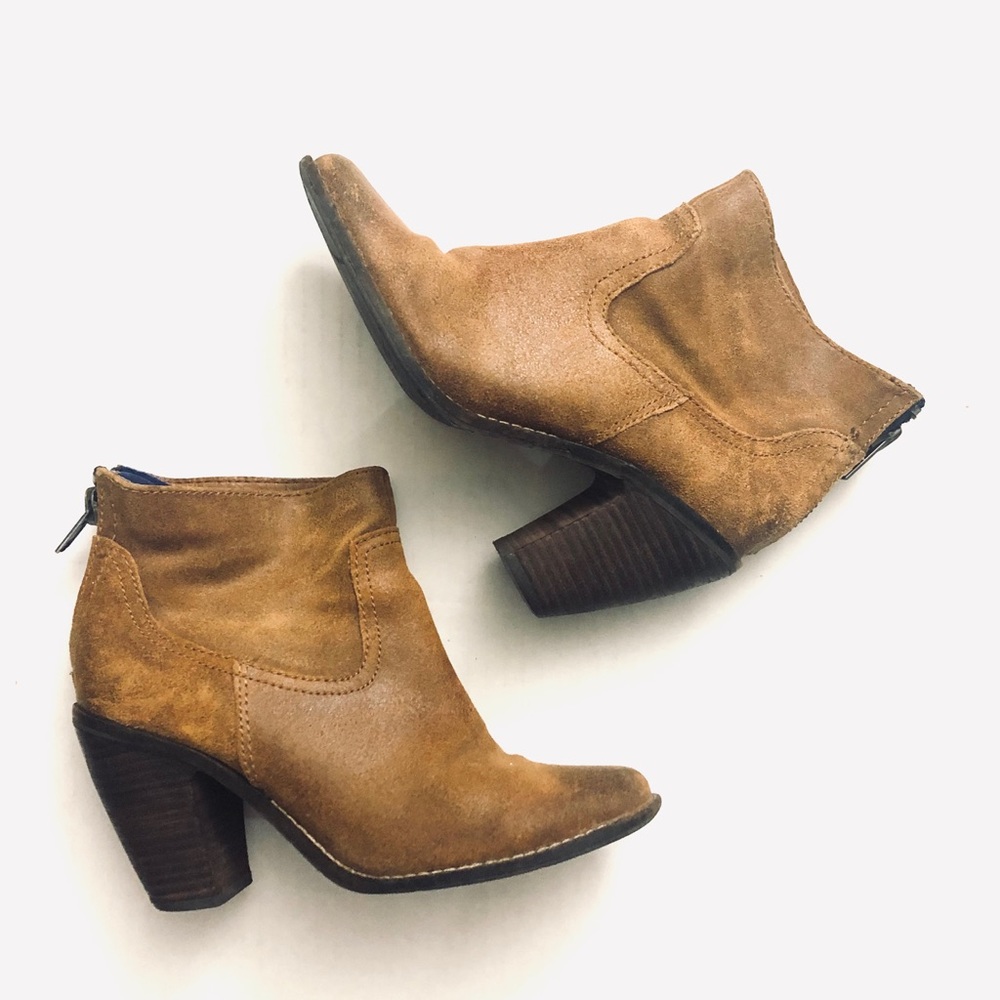 DV by Dolce Vita Celvin brown suede booties size 7